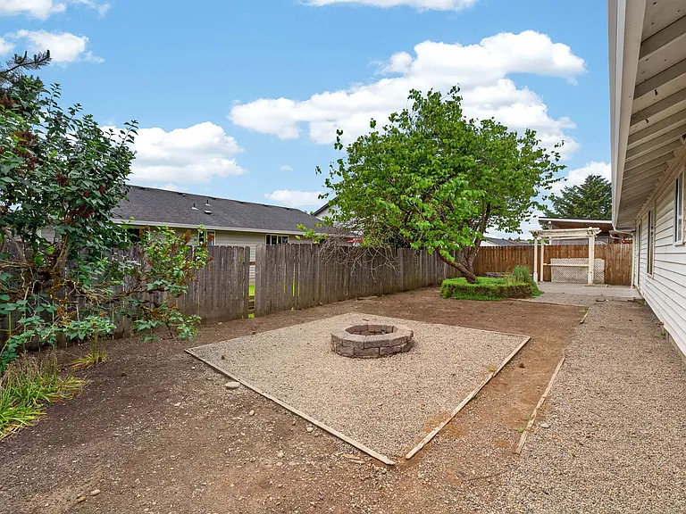 17005 NE 21st St — Photo 27