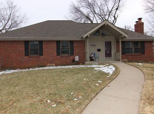 9237 Grandview Dr, Overland Park, KS 66212