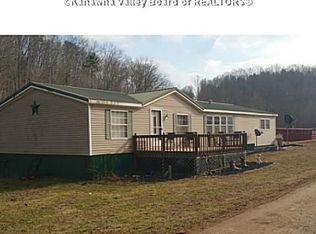 1093 Round Knob Run Rd, Evans, WV 25241