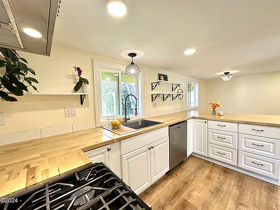 5th image of 7225 Tanglewood Ave