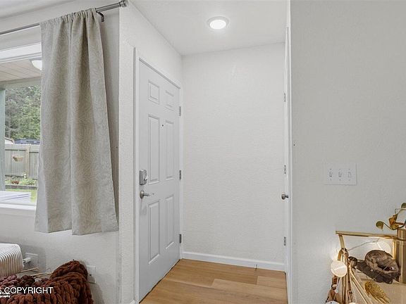 5th image of 1054 W 20th Ave