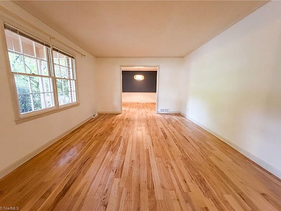 3rd image of 3010 Hope Valley Rd