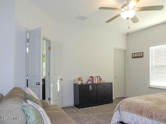 5th image of 1017 Summer Lake St
