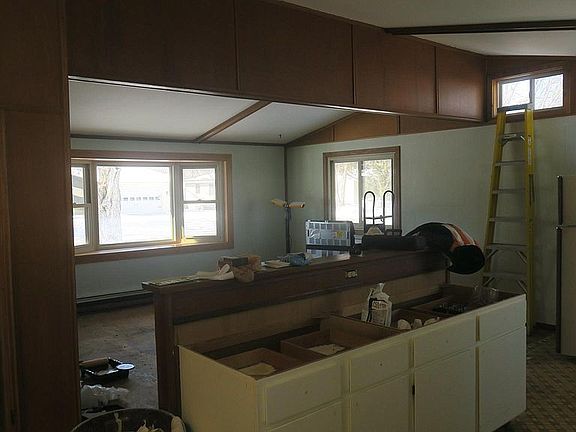 3rd image of 924 36th Ave N