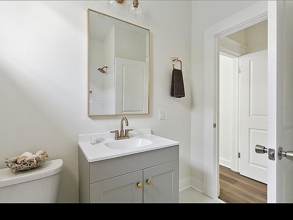 4th image of 3036-38 Republic St #2