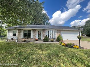 829 Magnolia Dr, Radcliff, KY 40160