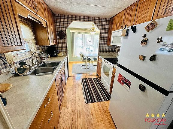 3rd image of 194 Orchard St