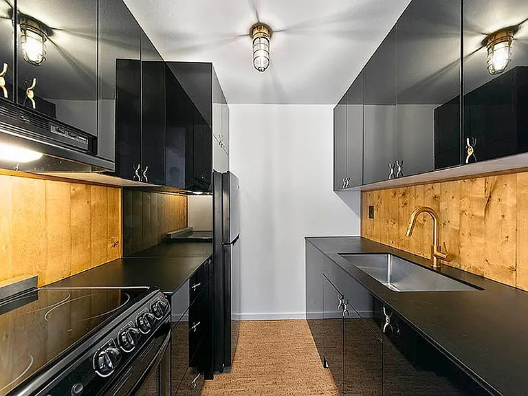 Riverside Apartments — Photo 10