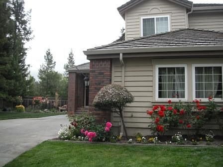 2nd image of 135 Cottonwood Pl