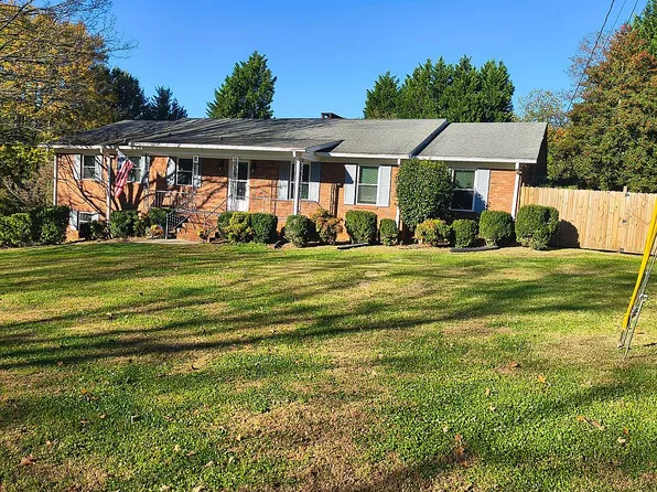 747 Waverly Pl, Statesville, NC 28677