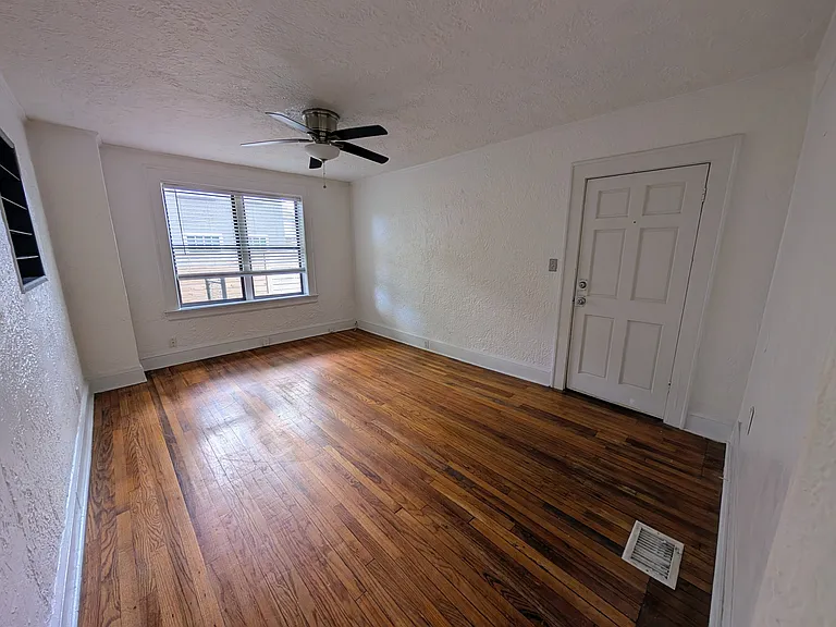 2701 Myra St — Photo 3