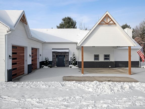 3rd image of 9815 Snow Pointe Dr SE