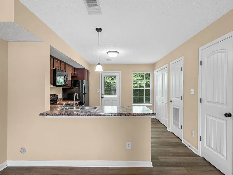 Mccormick Lane-2260 — Photo 9