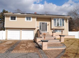 93 Junard Dr, Bay Shore, NY 11706