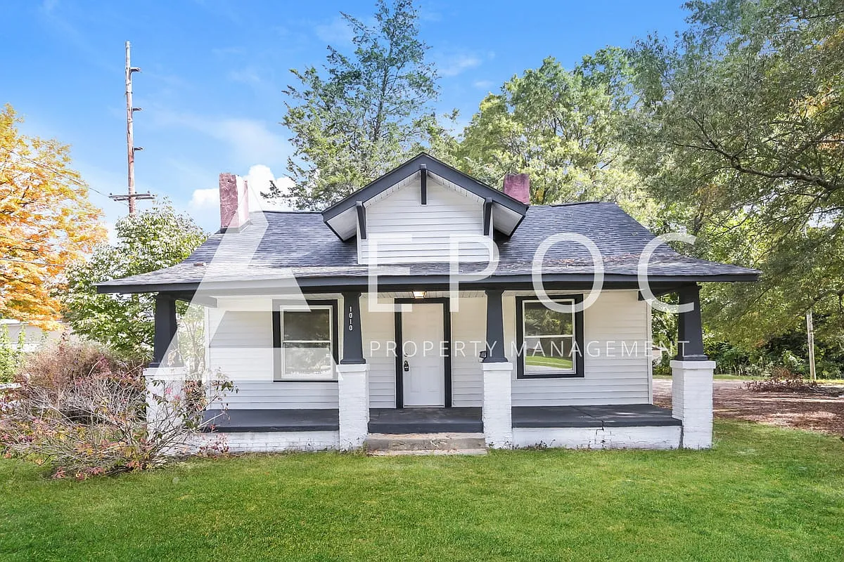 1010 Gordon St — Photo 1