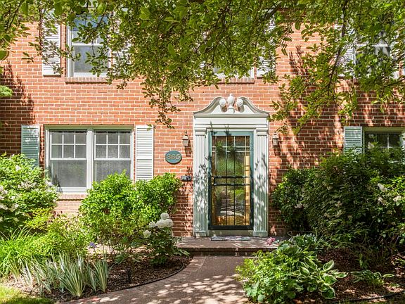 3rd image of 865 S Josephine St
