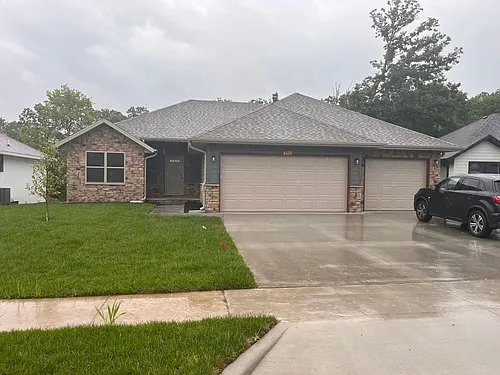 652 W Brook Hollow Dr Photo 1