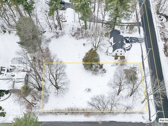 3rd image of 36 Silver St