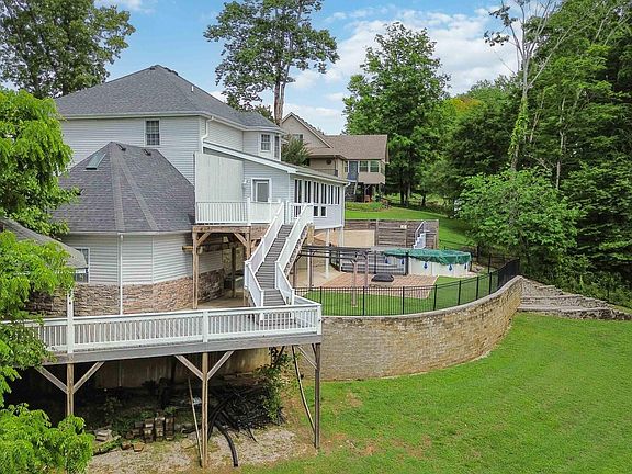 5th image of 414 Lake Forest Dr