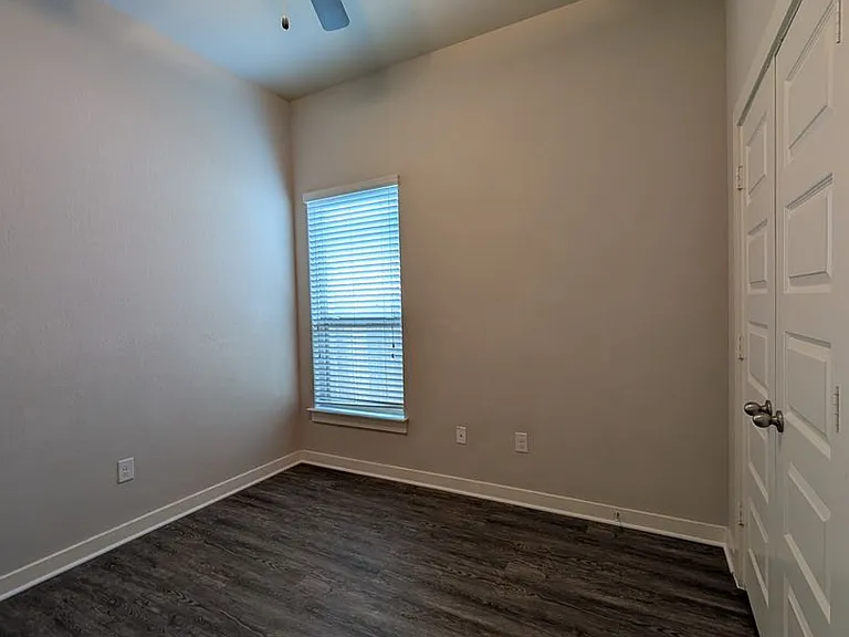 2237 Avery Vlg — Photo 25