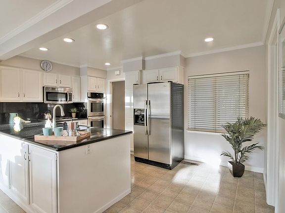 3rd image of 5343 Lenora Ave