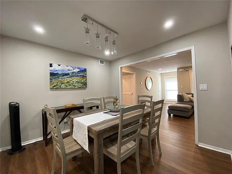 704 Dunbar Dr — Photo 4