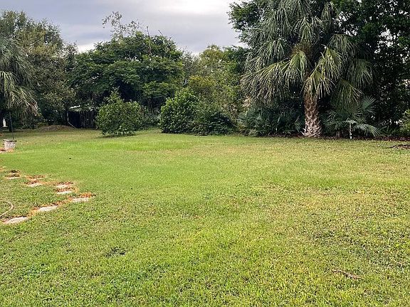 4th image of 827 Sawgrass Ln