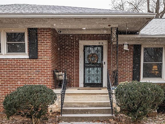 3rd image of 816 Highland Way