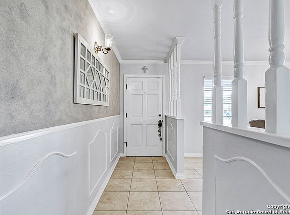 2nd image of 3318 Oneida Dr