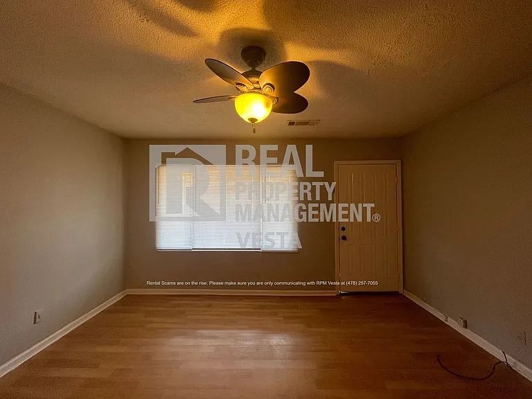 251 Randy Cir — Photo 2