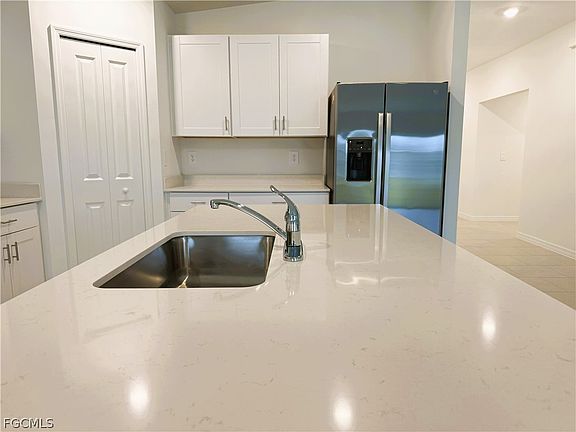 4th image of 335 Parish Dr