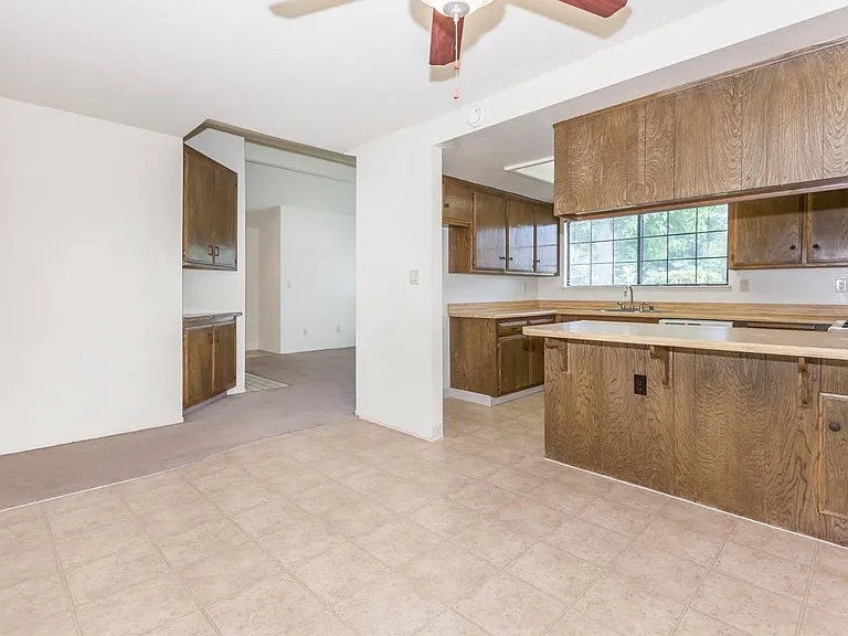 Laurelwood West Villas — Photo 19