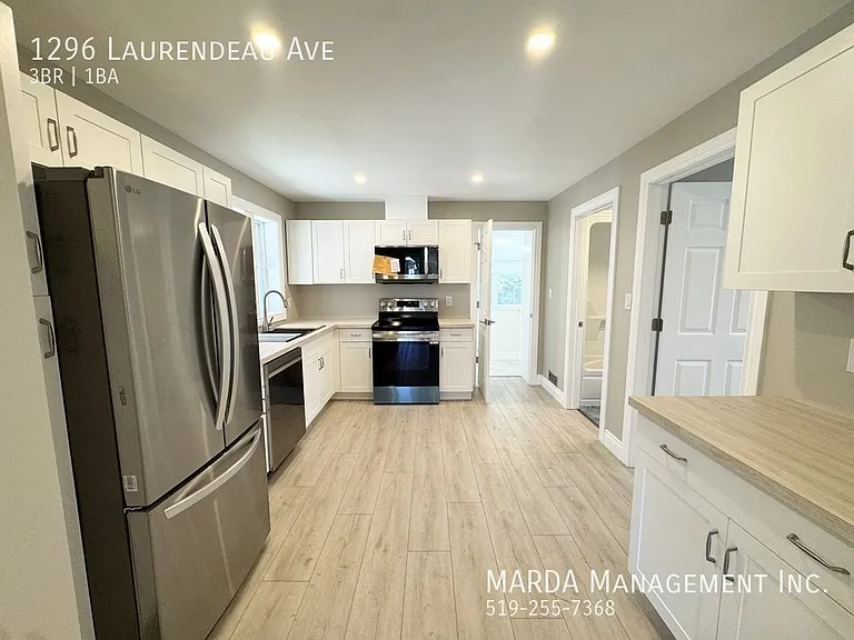 1296 Laurendeau Ave — Photo 9