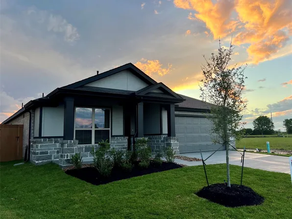 2657 Lake Bryan Dr, Dayton, TX 77535