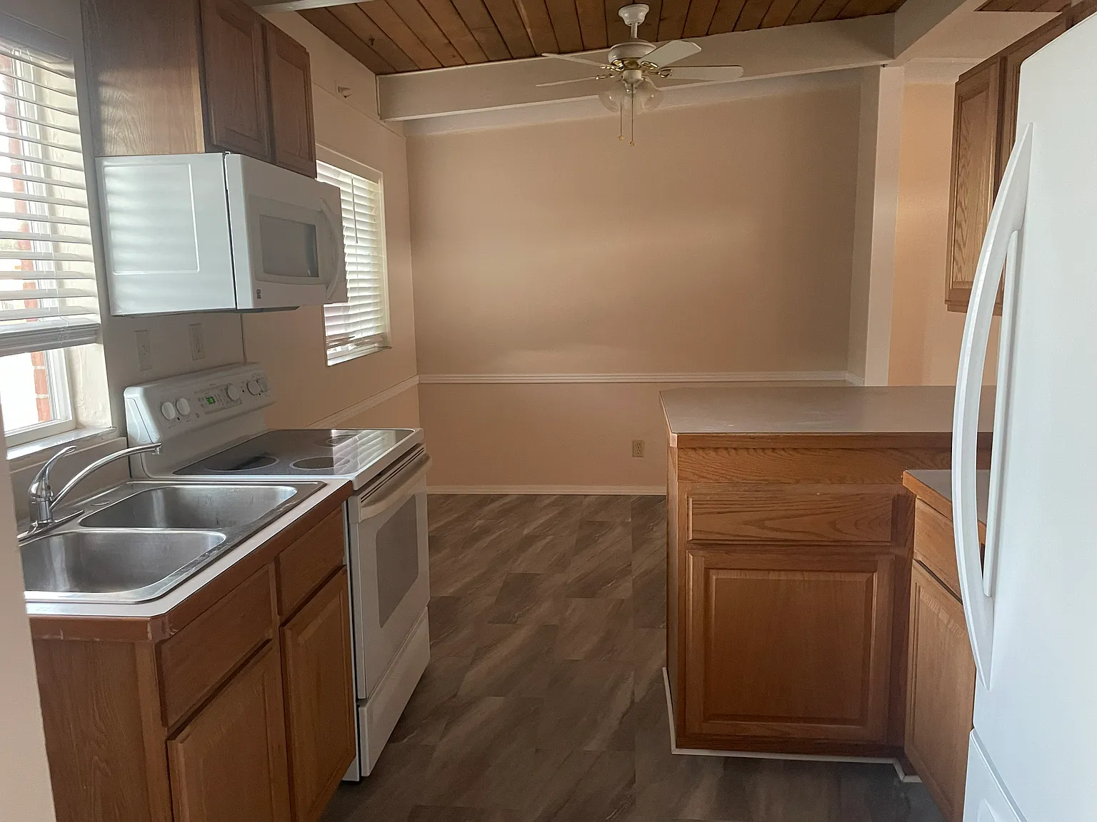2 bed, 920 sqft, $1,600 — Photo 4