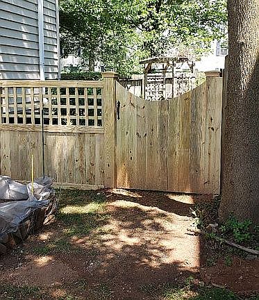 3rd image of 706 Southview Pl NE