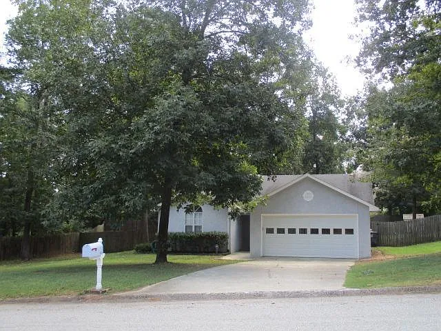 1015 Salford Pl — Photo 1