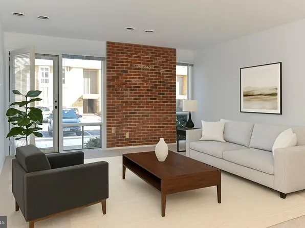 2631 Redcoat Dr #205, Alexandria, VA 22303