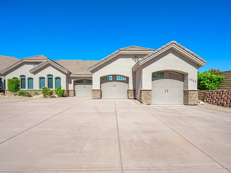 1362 Pioneer Trl — Photo 2