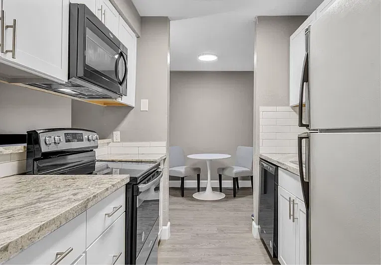 2 bed, 849 sqft, $2,250 — Photo 3