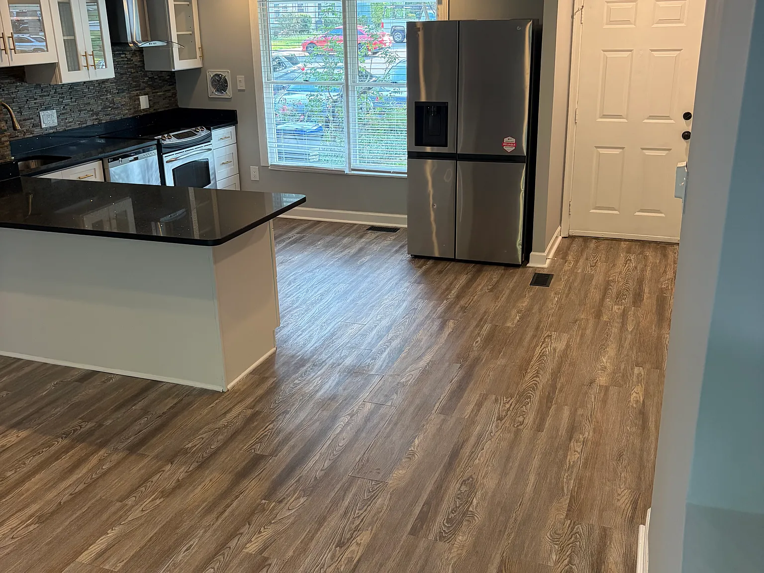 3 bed, 1.5 bath, 1120 sqft, $2,500 — Photo 2