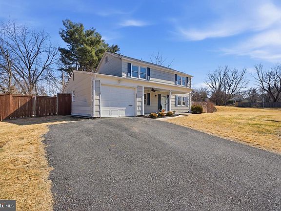 2nd image of 2801 Stonybrook Dr