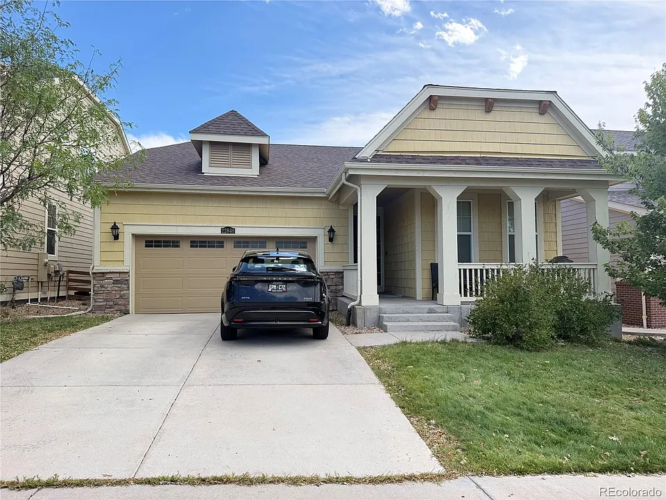 22848 E Saratoga Pl