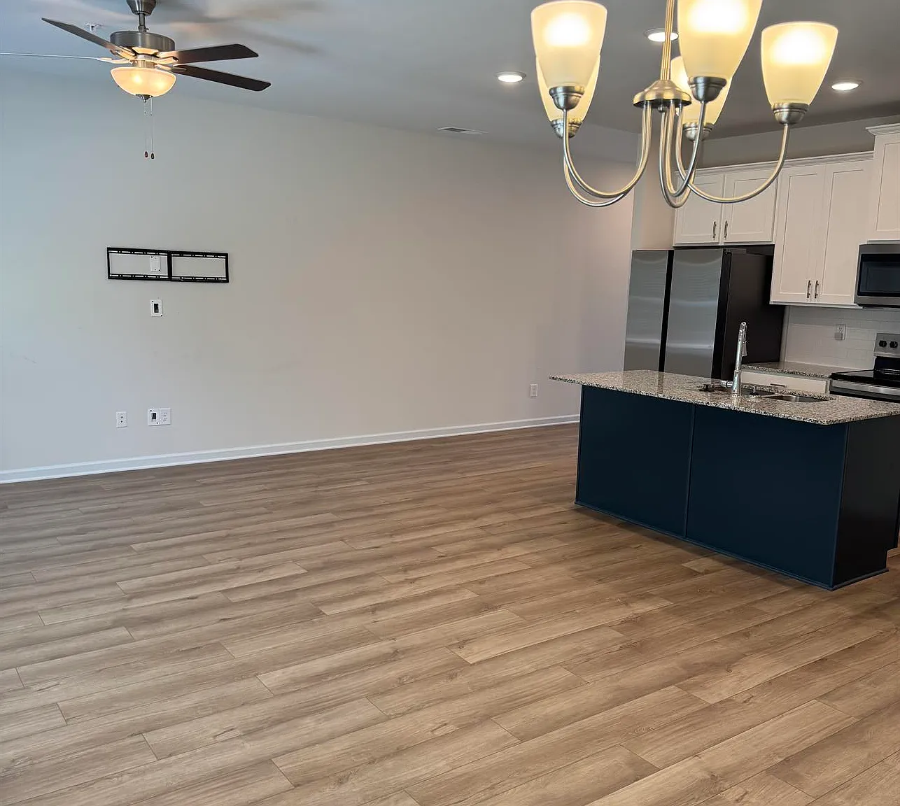 356 Sinclair Ct — Photo 3