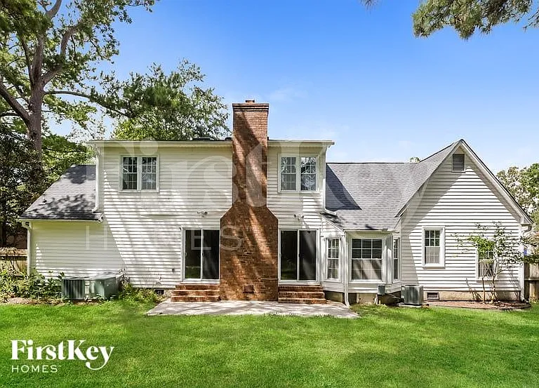 2332 Vanderbilt Dr — Photo 14