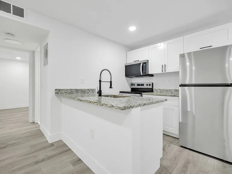 1015 NE 17th Ave — Photo 47