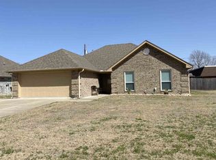 35 44th St SW, Paris, TX 75460