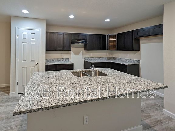 2nd image of 1209 Ellis Rd S