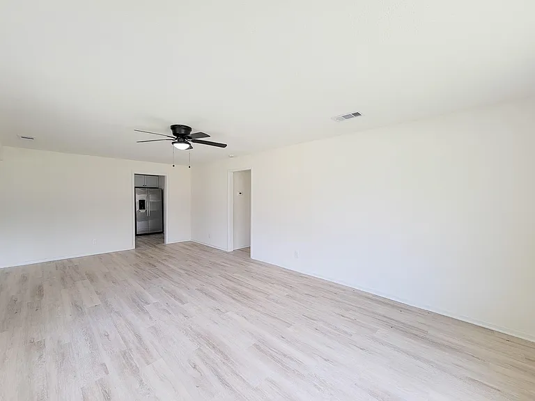 301 Cypress St — Photo 13