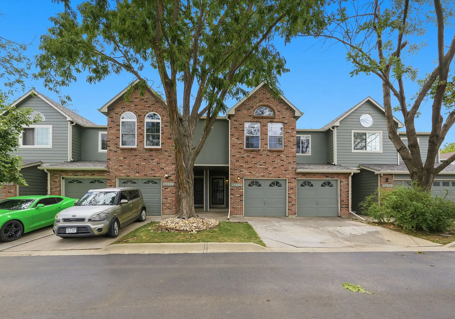 Spacious 4-Bedroom Townhome Backing to Open Space Attached 2-Car Garage! — Photo 3